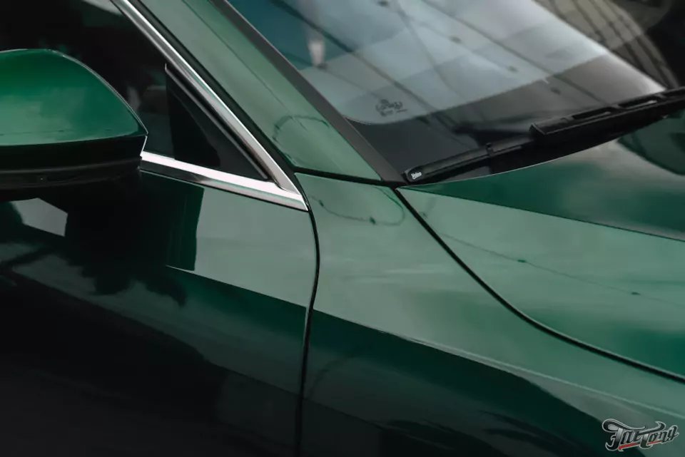 Оклеили Audi A7 изумрудным винилом и защитили полиуретаном, окрасили суппорта с логотипами, провели химчистку и обработали кожу керамикой